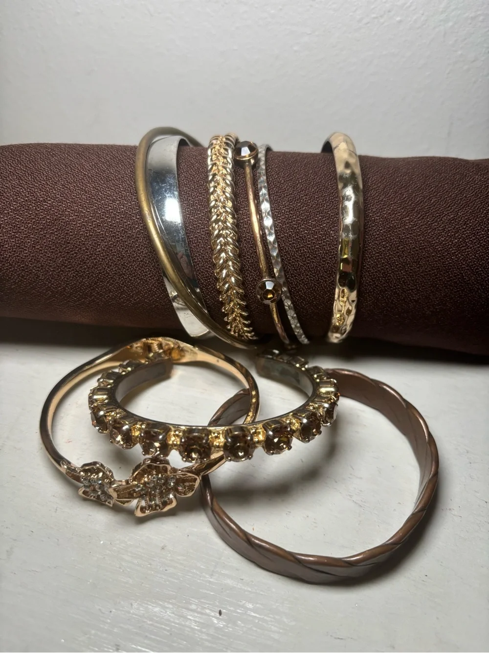 Gold-Tone Mixed Bangle Bracelet Set — Elegant Stackable Women’s Jewelry
